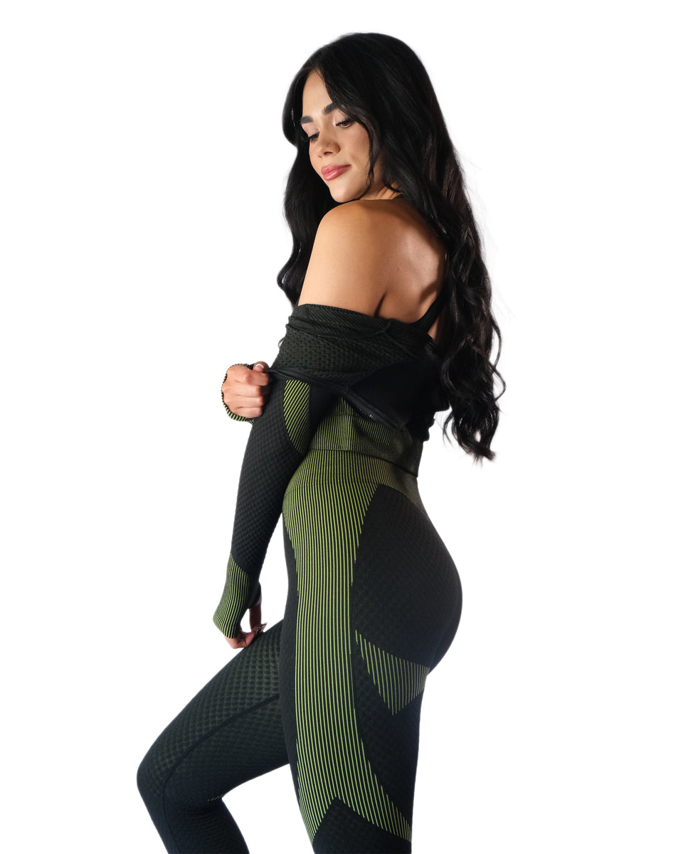 OLCHEE Women's 3 Piece Sweatsuit Workout Set - Sports Bra, Long Sleeve  Jacket, and High Waist Leggings Yoga Gym Activewear Set - Black and Green  Size S : : Clothing & Accessories
